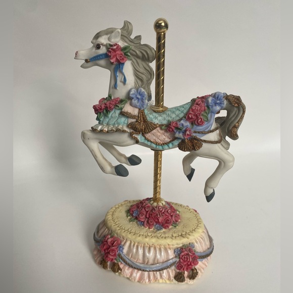 Melodies music box carousel horse - Picture 3 of 5